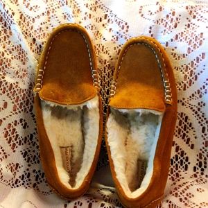 Kookaburra by UGG suede slippers, size 10 USA